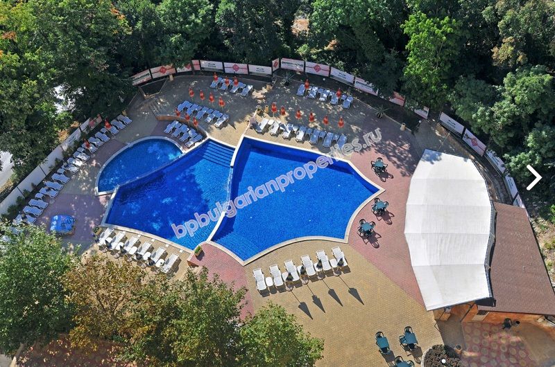 Луксозен мебелиран двуспален апартамент за продажба в курорта Златни Пясъци