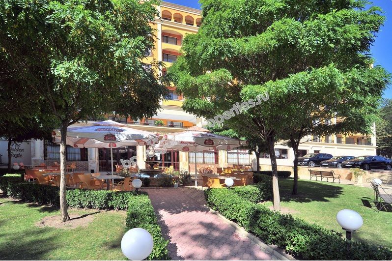 Луксозен мебелиран двуспален апартамент за продажба в курорта Златни Пясъци