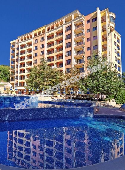 Луксозен мебелиран двуспален апартамент за продажба в курорта Златни Пясъци