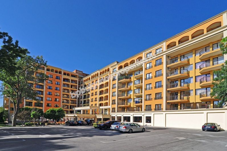 Луксозен мебелиран двуспален апартамент за продажба в курорта Златни Пясъци