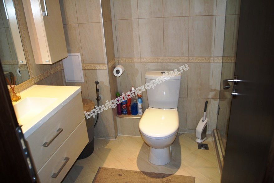 Луксозен двустаен апартамент на първа линия море за продажба в курорта Лозенец