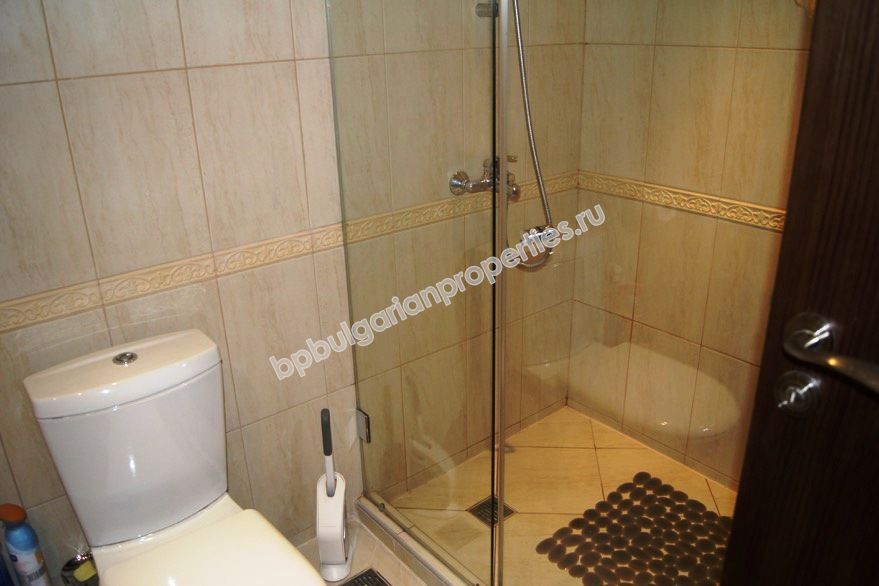 Луксозен двустаен апартамент на първа линия море за продажба в курорта Лозенец