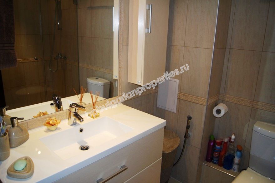 Луксозен двустаен апартамент на първа линия море за продажба в курорта Лозенец