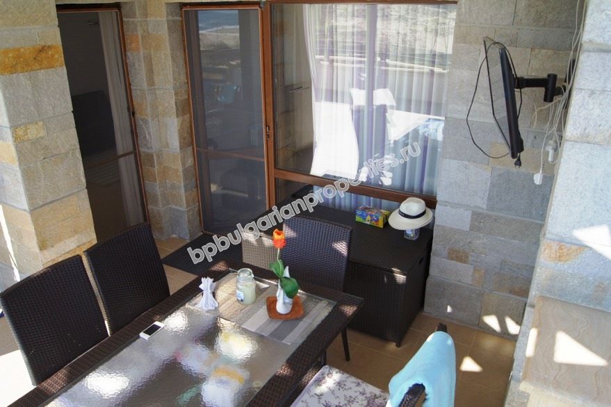 Луксозен двустаен апартамент на първа линия море за продажба в курорта Лозенец