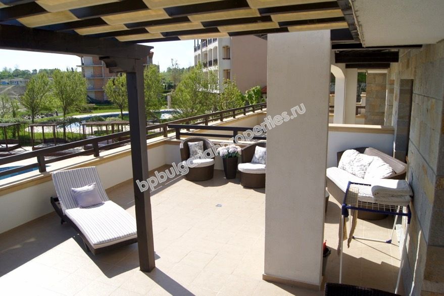 Луксозен двустаен апартамент на първа линия море за продажба в курорта Лозенец