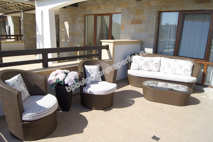 Луксозен двустаен апартамент на първа линия море за продажба в курорта Лозенец