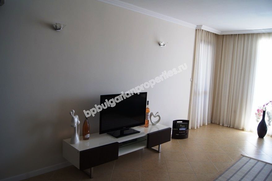 Луксозен двустаен апартамент на първа линия море за продажба в курорта Лозенец