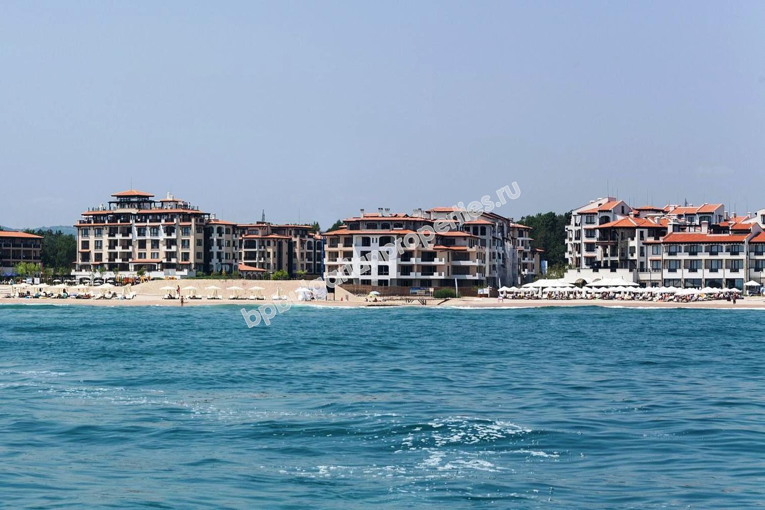 Луксозен двустаен апартамент на първа линия море за продажба в курорта Лозенец