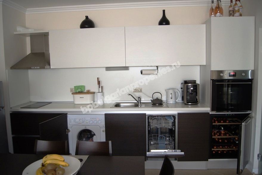 Луксозен двустаен апартамент на първа линия море за продажба в курорта Лозенец