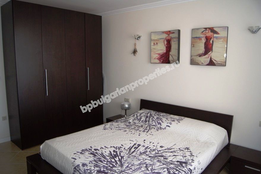 Луксозен двустаен апартамент на първа линия море за продажба в курорта Лозенец