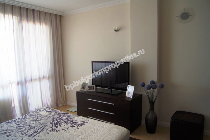 Луксозен двустаен апартамент на първа линия море за продажба в курорта Лозенец