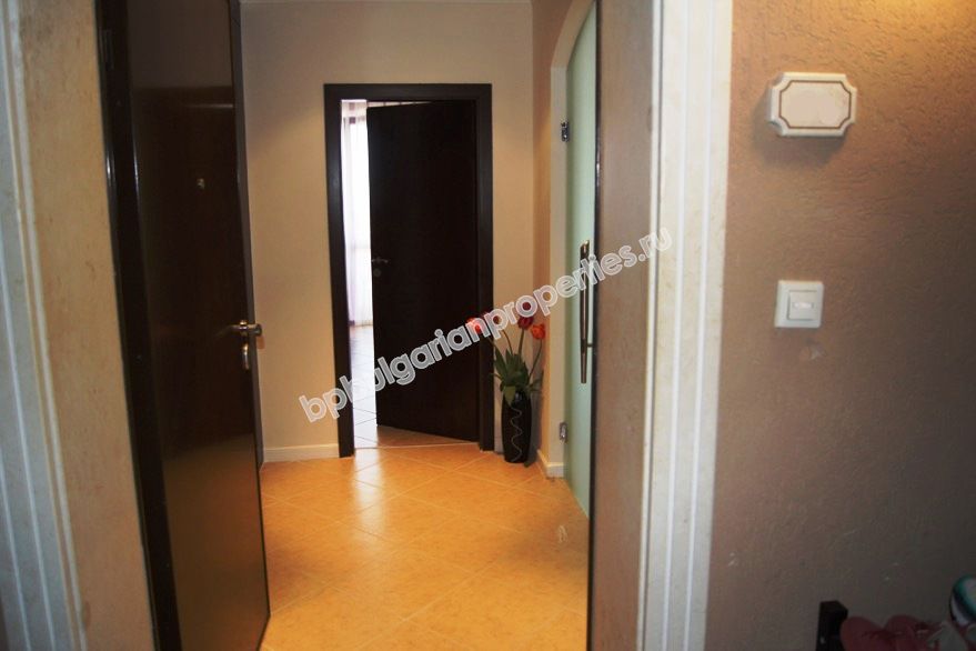 Луксозен двустаен апартамент на първа линия море за продажба в курорта Лозенец