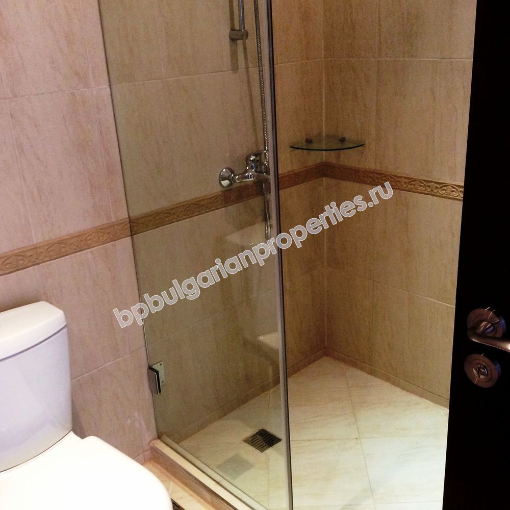 Луксозен двустаен апартамент на първа линия море за продажба в курорта Лозенец