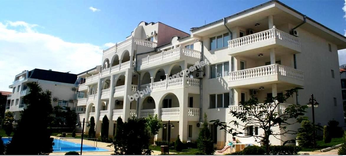 Луксозен апартамент на първа линия море за продаване в курорта Свети Влас