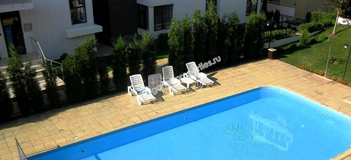 Луксозен апартамент на първа линия море за продаване в курорта Свети Влас