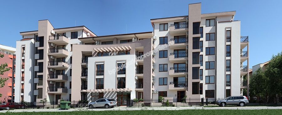 Луксозни апартаменти за продажба в комплекс близо до морето в Слънчев Бряг