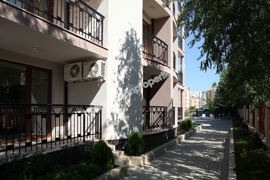 Луксозни апартаменти за продажба в комплекс близо до морето в Слънчев Бряг