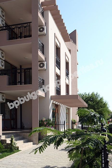 Луксозни апартаменти за продажба в комплекс близо до морето в Слънчев Бряг