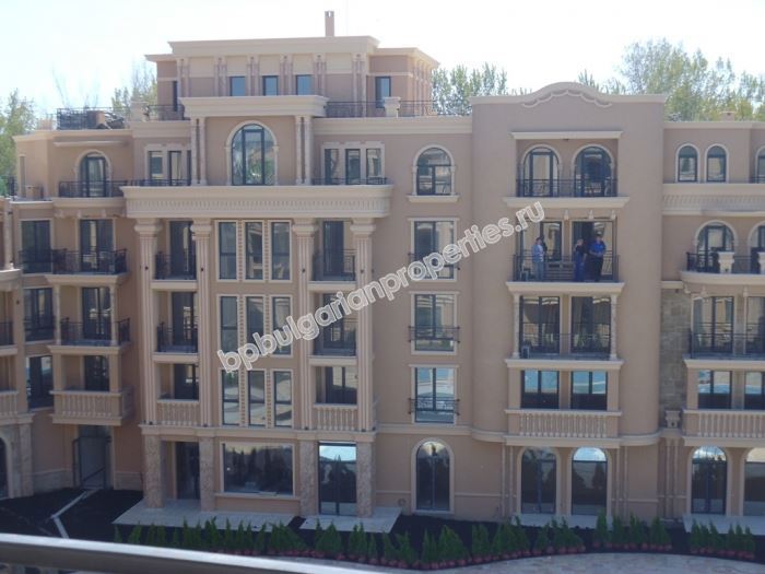 Продажба на имоти в луксозен комплекс в Слънчев Бряг
