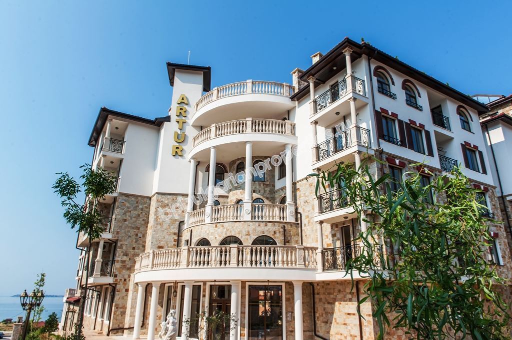 Луксозни апартаменти с гледка море в Свети Влас