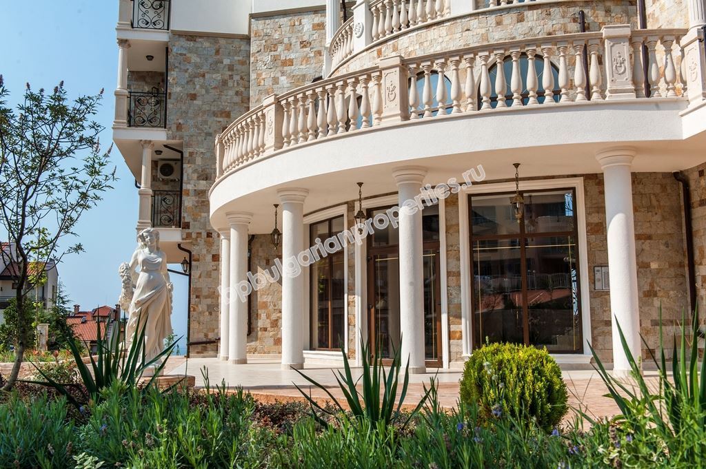 Луксозни апартаменти с гледка море в Свети Влас