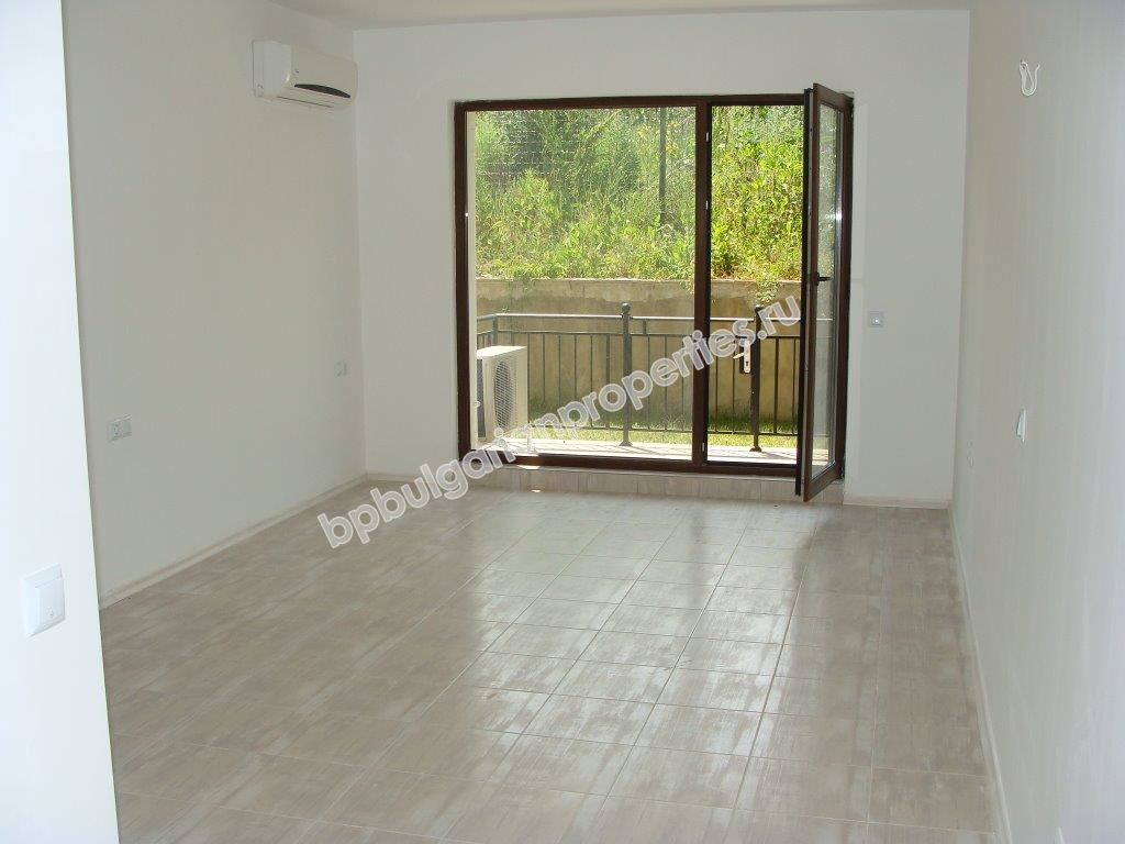 Имот в Созопол. Студио в затворен комплекс близо до плажа