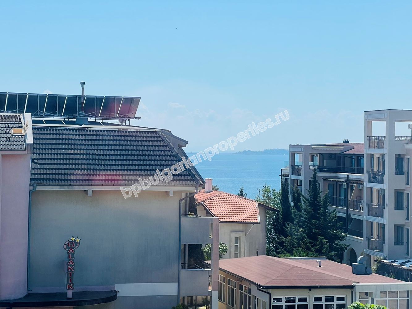 Мебелиран двустаен апартамент с изглед море за продажба в курорта Свети Влас