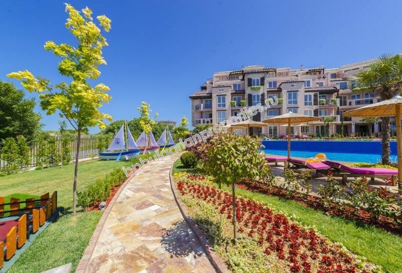 Луксозни апартаменти на първа линия море за продажба в град Созопол