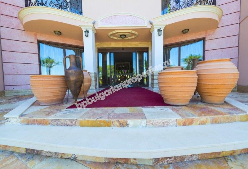 Луксозни апартаменти на първа линия море за продажба в град Созопол