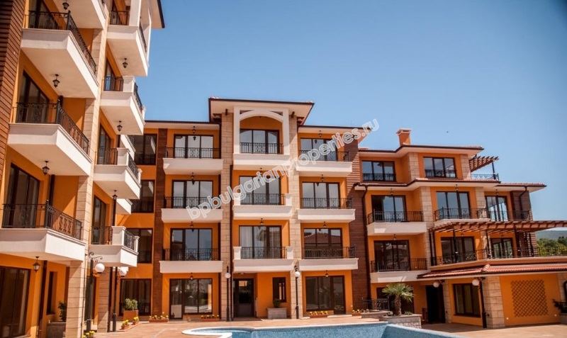 Имоти в луксозен комплекс близо до морето в Слънчев Бряг