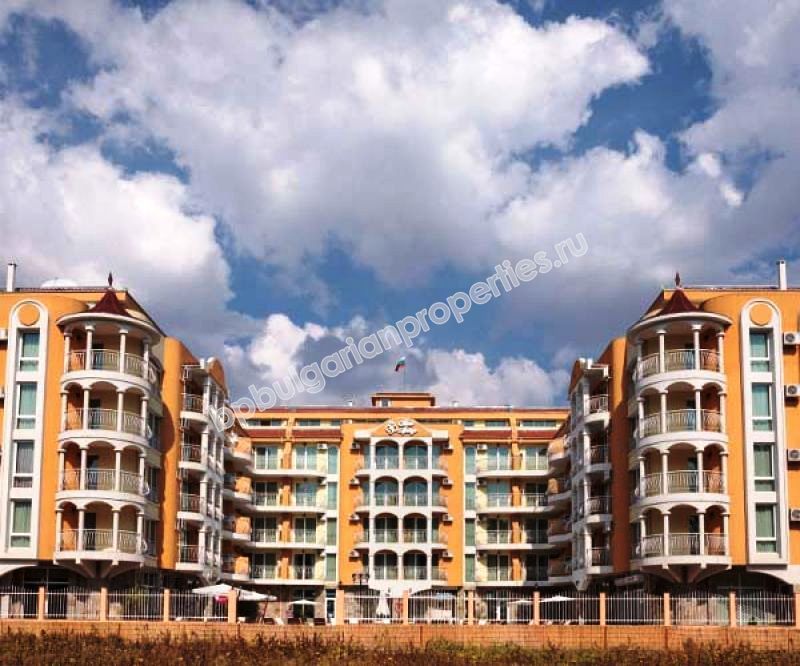 Мебелиран тристаен апартамент за продажба в курорта Слънчев Бряг