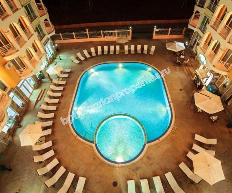 Мебелиран тристаен апартамент за продажба в курорта Слънчев Бряг