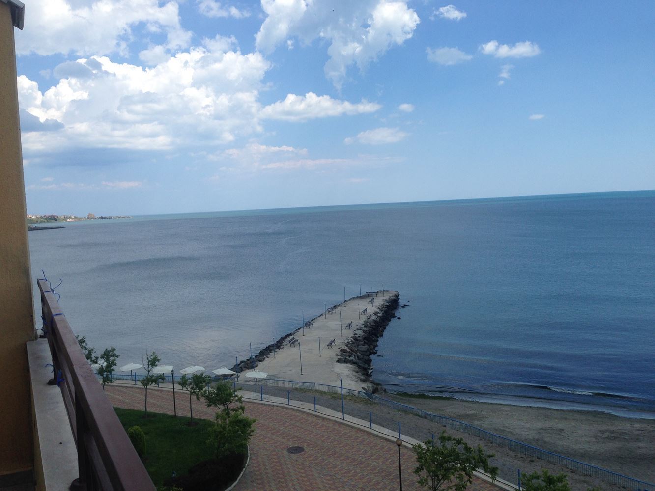 Луксозно студио с панорамна гледка море на първа линия