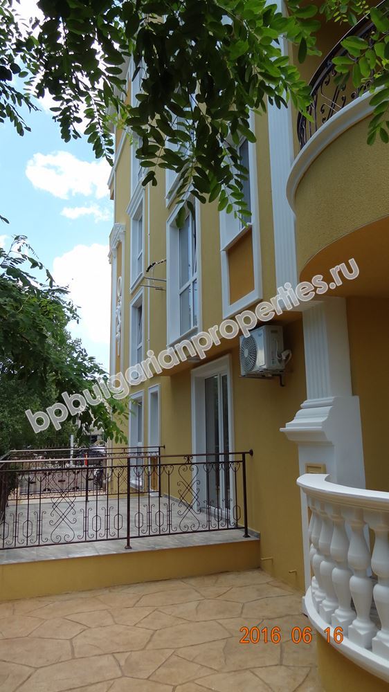 Жилищни имоти в Несебър. Луксозни апартаменти близо до морето