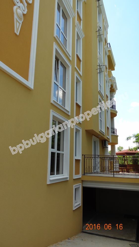 Жилищни имоти в Несебър. Луксозни апартаменти близо до морето