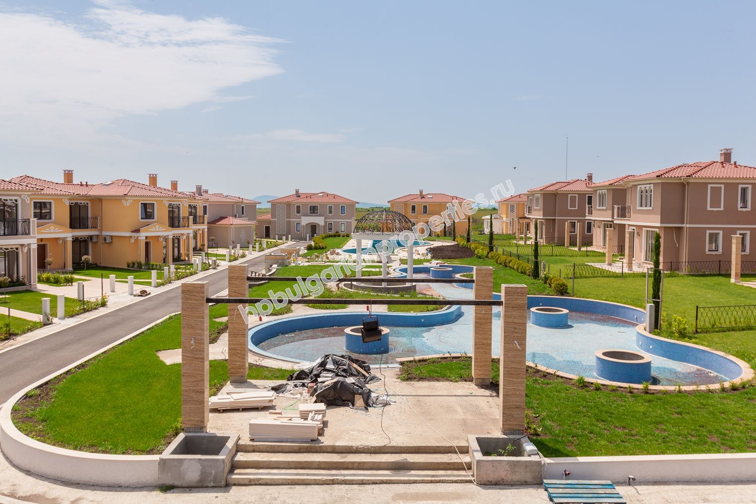 Луксозни къщи близо до морето за продажба в нов комплекс край град Поморие