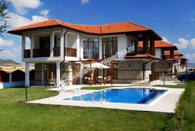 Луксозни вили за продажба в нов комплекс близо до морето