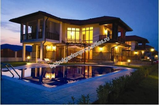 Луксозни вили за продажба в нов комплекс близо до морето