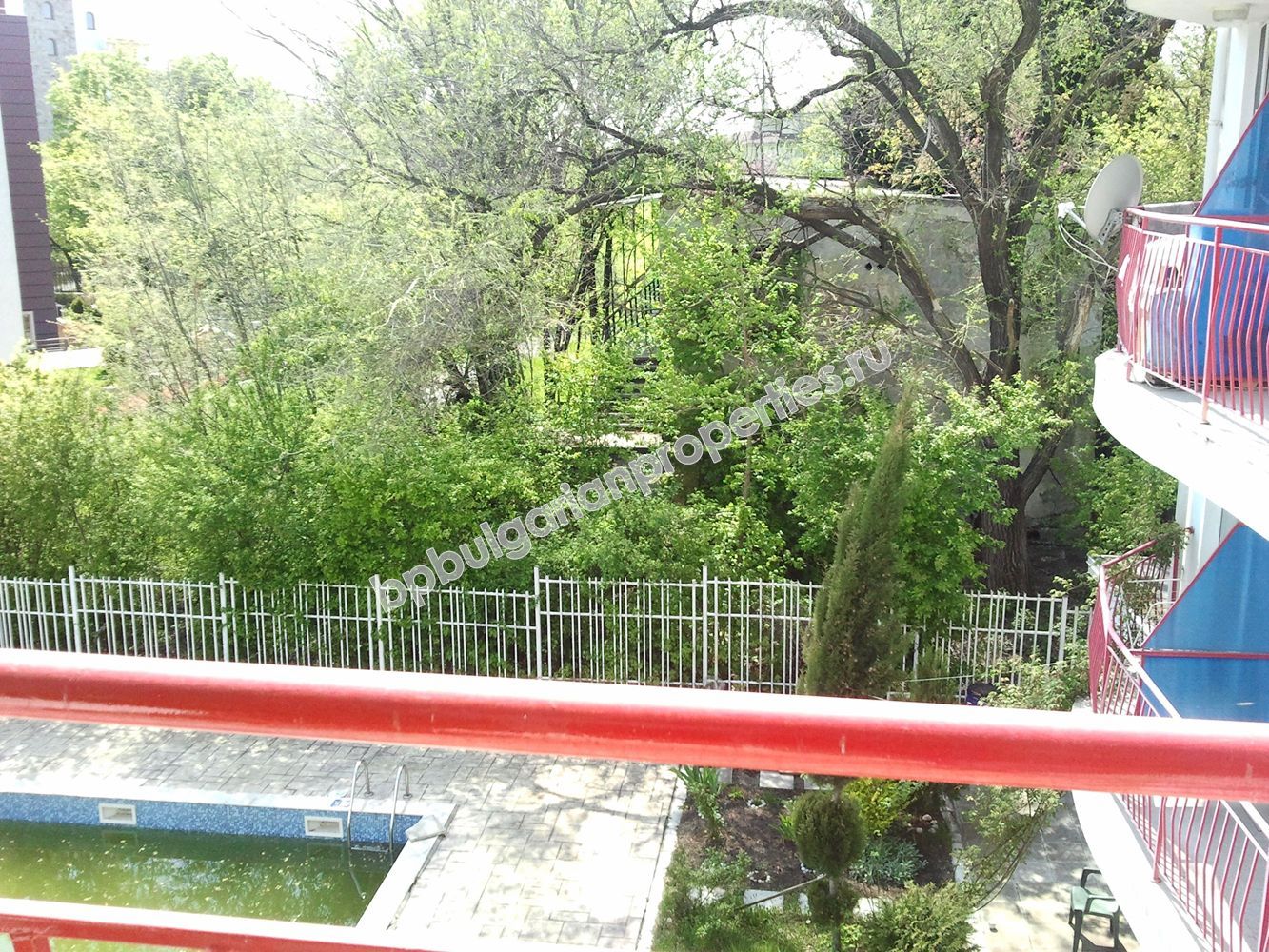 Луксозен мебелиран тристаен апартаментблизо до Южния праж за продажба в курорта Равда