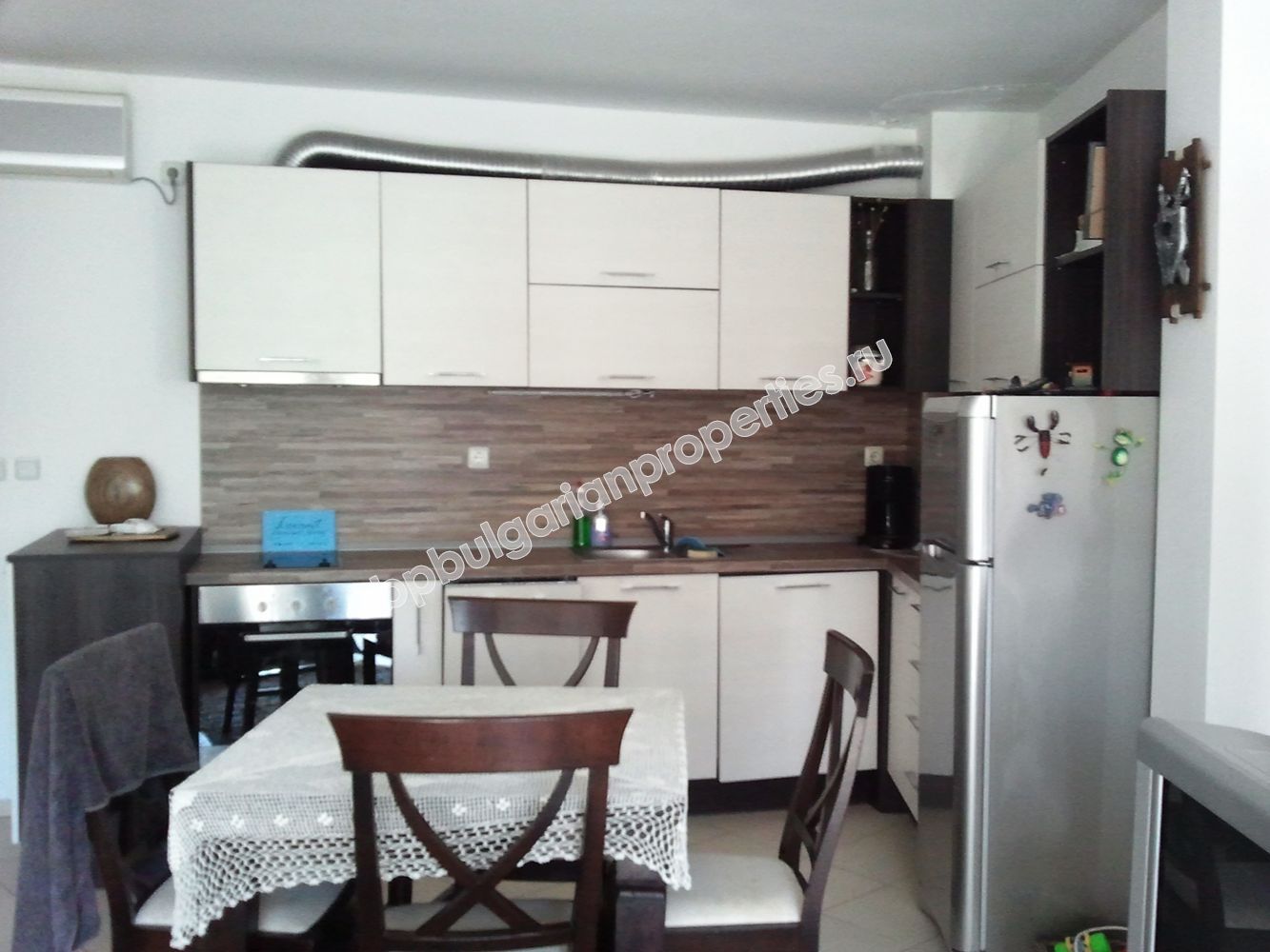 Луксозен мебелиран тристаен апартаментблизо до Южния праж за продажба в курорта Равда