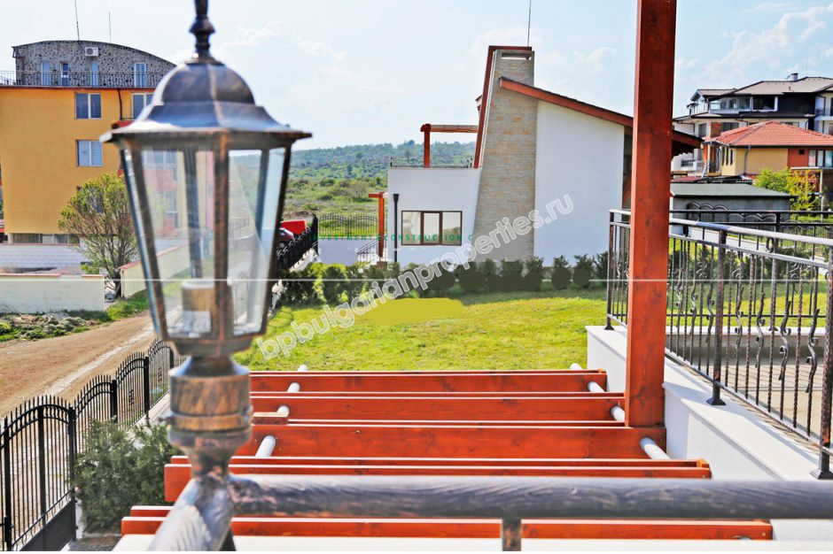 Луксозна двуетажна къща за продажба до курорта Свети Влас