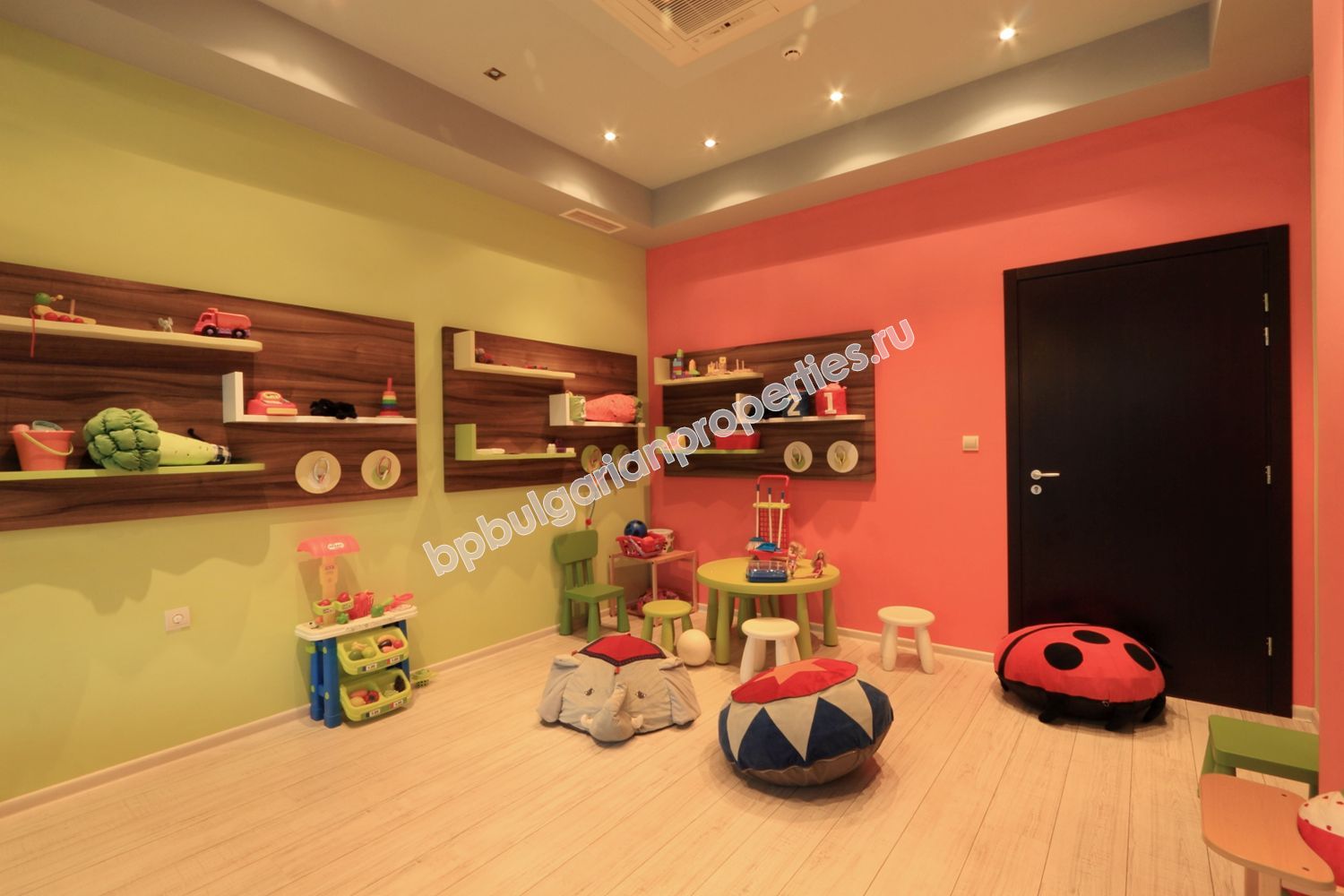 Лукс апартаменти на брега на морето в Поморие