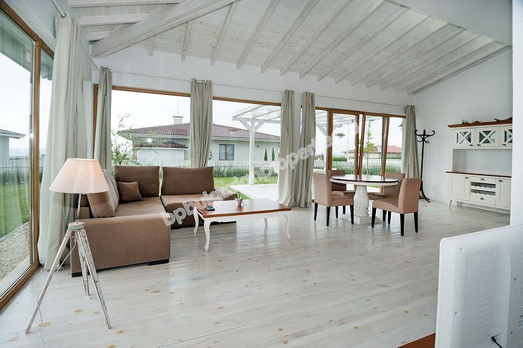 Луксозни вили с изглед море за продажба в курорта Лозенец