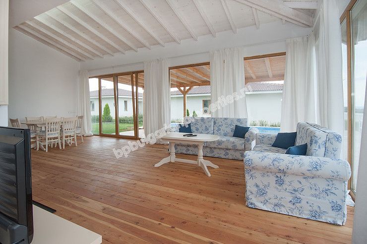 Луксозни вили с изглед море за продажба в курорта Лозенец