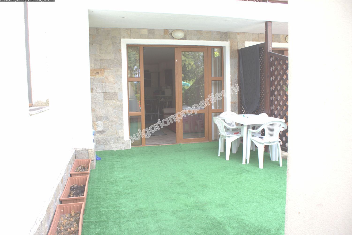 Луксозен двустаен мебелиран апартамент за продажба на първа линия море в град Созопол