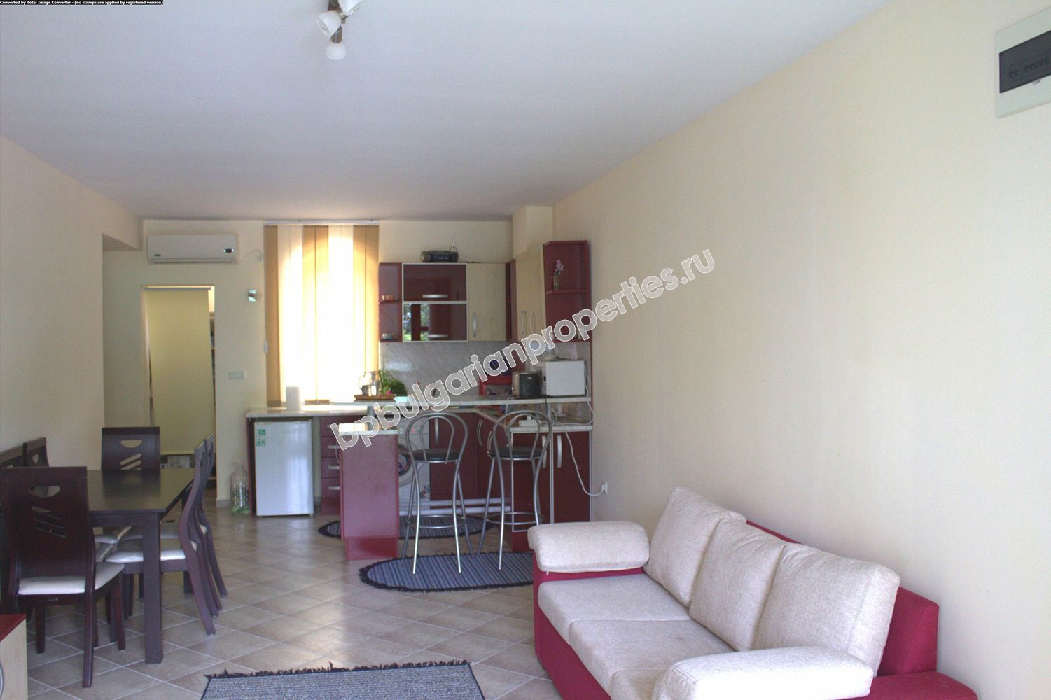 Луксозен двустаен мебелиран апартамент за продажба на първа линия море в град Созопол