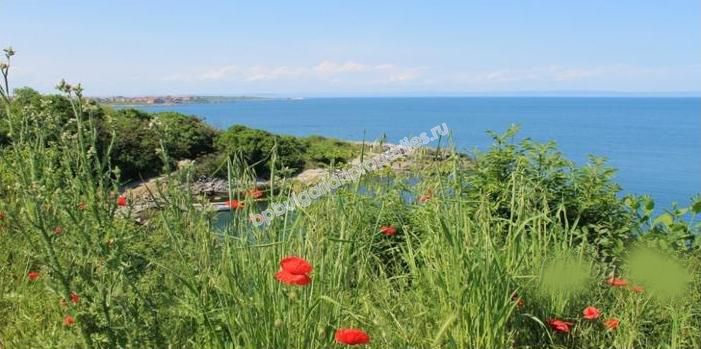 Луксозен двустаен мебелиран апартамент за продажба на първа линия море в град Созопол