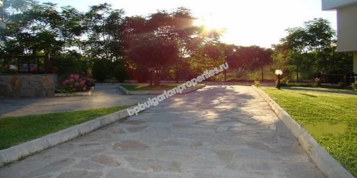 Луксозен двустаен мебелиран апартамент за продажба на първа линия море в град Созопол