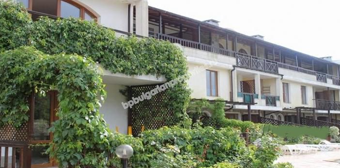 Луксозен двустаен мебелиран апартамент за продажба на първа линия море в град Созопол