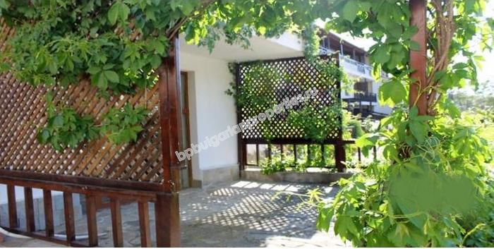 Луксозен двустаен мебелиран апартамент за продажба на първа линия море в град Созопол